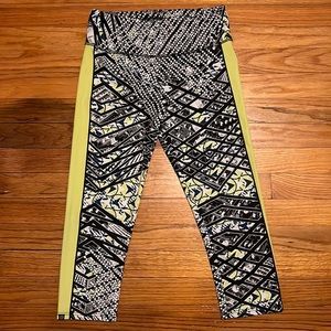 Onzie Pattern Cropped Leggings